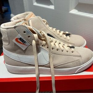 Nike Blazer Mid Rebel in White and Black